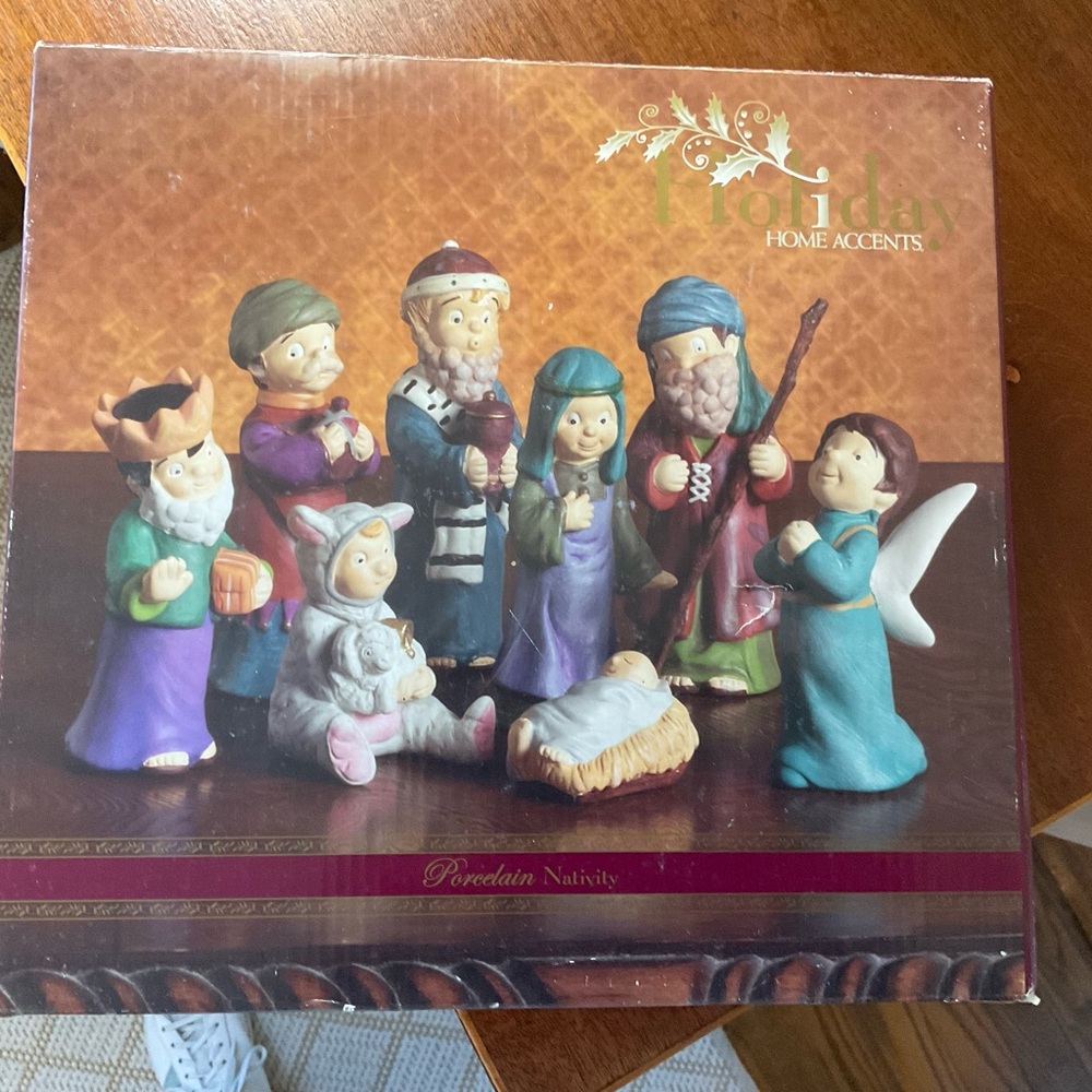 VINTAGE IN BOX, EUC PORCELAIN NATIVITY